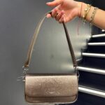 Bronz Metalik El ve omuz