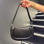 Siyah Zincirli Ay Omuz Çantası