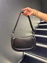 Siyah Zincirli Ay Omuz Çantası