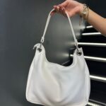 Beyaz Halka Detaylı Astarlı Salaş Omuz Çantası