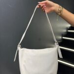 Beyaz Fermuarlı Bucket Omuz Çantası