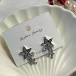 Yıldız Figürlü Gümüş Renk Çelik Küpe