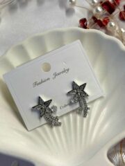 Yıldız Figürlü Gümüş Renk Çelik Küpe